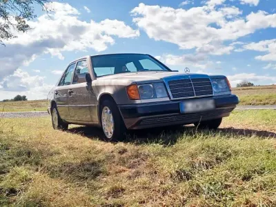 Gebraucht Mercedes E260 160 PS (117 kW) 1991 Grau Limousine