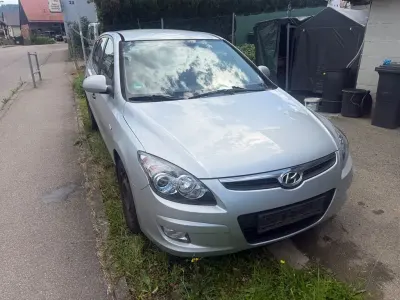 Gebraucht Hyundai i30 Comfort 109 PS (80 kW) 2009 Silber Limousine