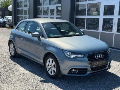 Gebraucht Audi A1 Attraction 86 PS (63 kW) 2012 Blau Kleinwagen