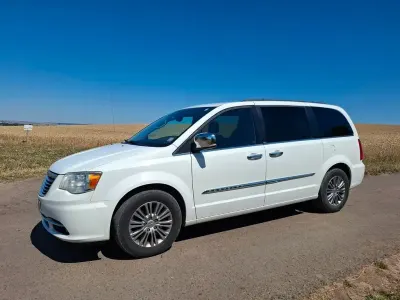 Gebraucht Chrysler Town & Country Touring 287 PS (211 kW) 2014 Weiß Van / Kleinbus