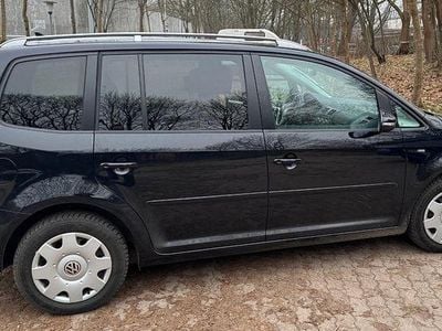 Schwarz Gebraucht 2015 VW Touran Cup Van / Kleinbus | 9.800 € (Superpreis)