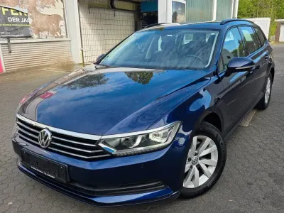 Gebraucht VW Passat 125 PS (91 kW) 2018 Blau Kombi