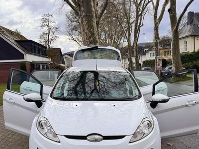 Gebraucht Ford Fiesta Titanium 97 PS (71 kW) 2009 Weiß Kleinwagen