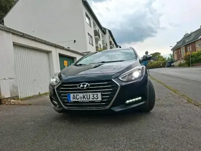 Gebraucht Hyundai i40 141 PS (103 kW) 2018 Schwarz Kombi