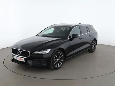 Gebraucht Volvo V60 Momentum 150 PS (110 kW) 2020 Schwarz Kombi