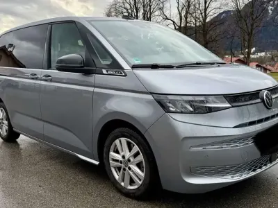 Gebraucht VW Multivan Style 150 PS (110 kW) 2023 Silber Van / Kleinbus
