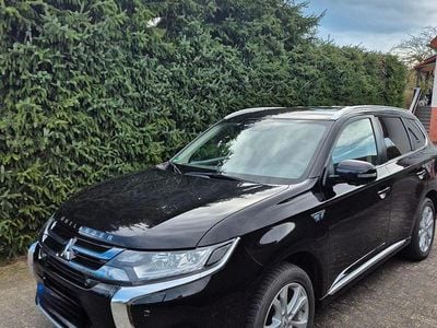 Second-hand Mitsubishi Outlander P-HEV 203 CP (149 kW) 2017 Negru SUV
