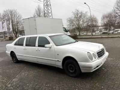 Gebraucht Mercedes E220 95 PS (69 kW) 1996 Weiß Limousine