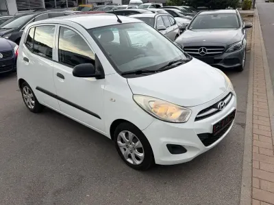 Gebraucht Hyundai i10 Edition 69 PS (50 kW) 2011 Weiß Kleinwagen