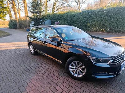 Gebraucht VW Passat Comfortline 150 PS (110 kW) 2018 Schwarz Kombi