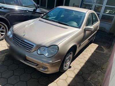 Second-hand Mercedes C200 Elegance 163 CP (119 kW) 2005 Auriu Berlinǎ