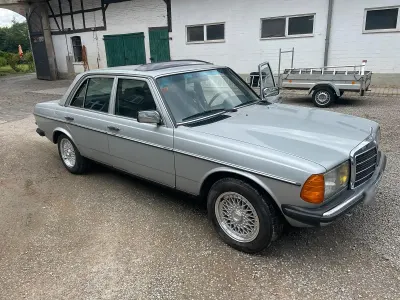 Gebraucht Mercedes E230 136 PS (100 kW) 1985 Silber Limousine