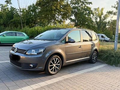 Grau Gebraucht 2013 VW Touran Van / Kleinbus | 12.700 € (Teuer)