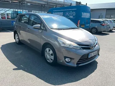 Gebraucht Toyota Verso Skyview Edition 111 PS (81 kW) 2014 Grau Van / Kleinbus