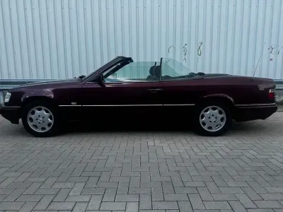 Gebraucht Mercedes E200 136 PS (100 kW) 1996 Rot Cabrio