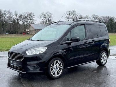 Gebraucht Ford Tourneo Courier Titanium 101 PS (74 kW) 2019 Iridiumschwarz metallic Van / Kleinbus