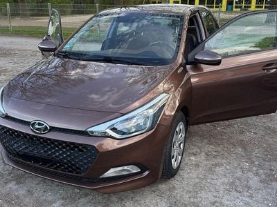 Gebraucht Hyundai i20 Classic 84 PS (61 kW) 2015 Braun Kleinwagen