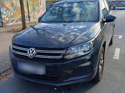 Grau Gebraucht 2015 VW Tiguan Sport SUV | 12.940 € (Fairer Preis)