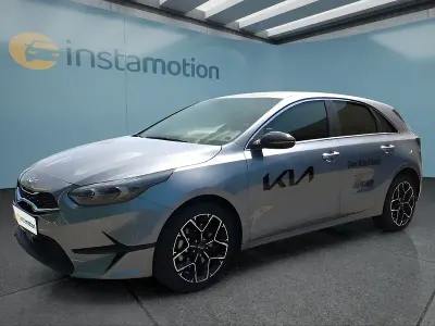 Używany Kia Ceed 101 KM (74 kW) 2025 Srebrny Hatchback