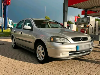Gebraucht Opel Astra 101 PS (74 kW) 2001 Silber Limousine