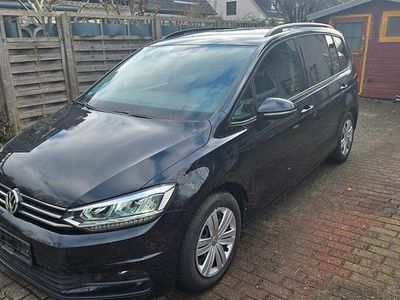 Gebraucht VW Touran Trendline 110 PS (80 kW) 2018 Schwarz Van / Kleinbus
