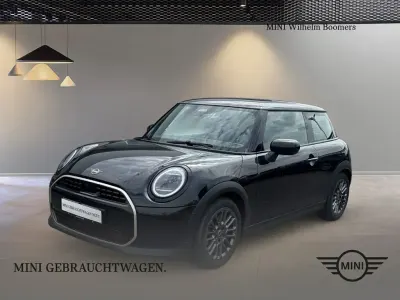 Gebraucht Mini Cooper Favoured 114 kW (156 PS) 2025 Schwarz Kleinwagen