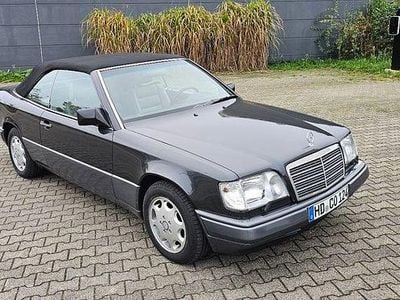 Usata Mercedes E320 220 CV (161 kW) 1994 Nero Cabrio