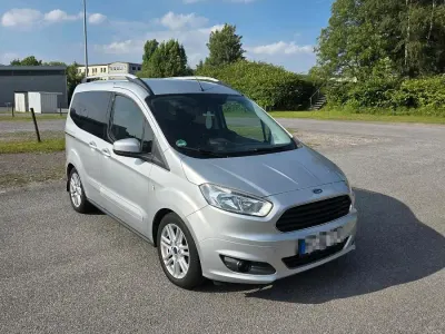 Gebraucht Ford Tourneo Courier Titanium 101 PS (74 kW) 2016 Silber Van / Kleinbus