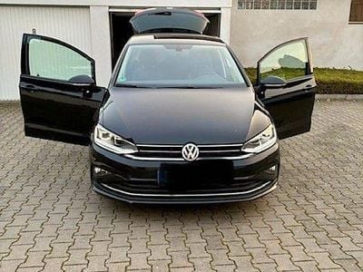 Schwarz Gebraucht 2018 VW Golf Sportsvan Comfortline Van / Kleinbus | 15.500 € (Fairer Preis)