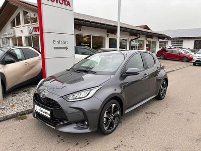 Neu Toyota Yaris Hybrid Style 131 PS (96 kW) 2025 Grau Limousine