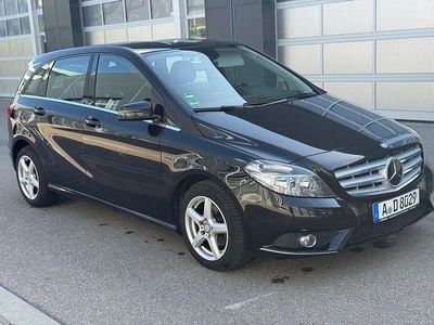 Gebraucht Mercedes B180 122 PS (89 kW) 2012 Schwarz Van / Kleinbus