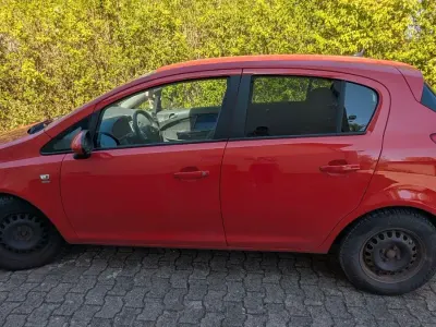 Używany Opel Corsa Color Edition 87 KM (63 kW) 2011 Czerwony Hatchback