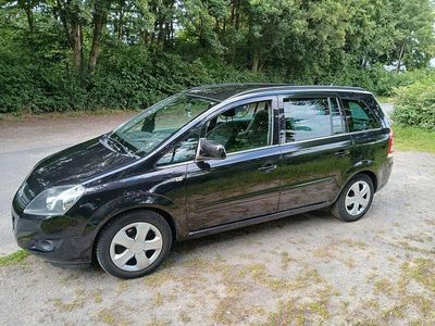 Schwarz Gebraucht 2011 Opel Zafira Design Edition Van / Kleinbus | 2.750 € (Fairer Preis)