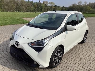 Usata Toyota Aygo X-play 72 CV (52 kW) 2019 Bianco Utilitaria