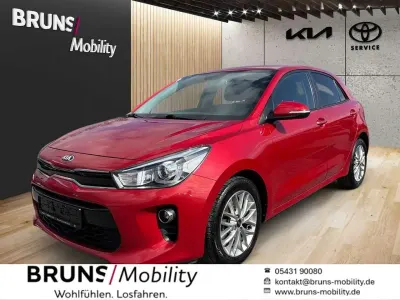 Używany Kia Rio DREAM-TEAM Edition 101 KM (74 kW) 2019 Czerwony Sedan/Limuzyna