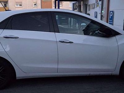 Weiß Gebraucht 2014 Hyundai i30 Edition Limousine | 5.499 € (Fairer Preis)