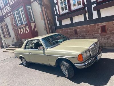 Gebraucht Mercedes 230 136 PS (100 kW) 1983 Grün Coupé