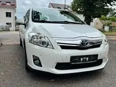 Gebraucht Toyota Auris Hybrid Life 136 PS (100 kW) 2011 Weiß Limousine