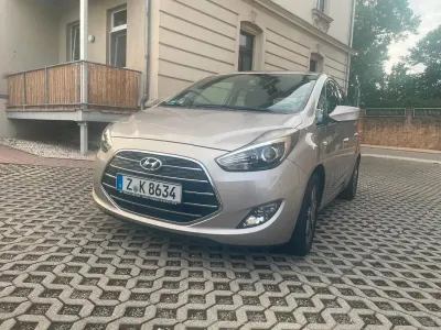 Gebraucht Hyundai ix20 Trend 90 PS (66 kW) 2016 Beige Kleinwagen