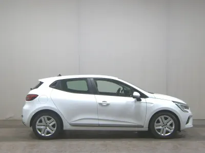 Używany Renault Clio V 101 KM (74 kW) 2020 Biały Sedan/Limuzyna