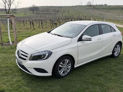 Second-hand Mercedes A180 Urban 122 CP (89 kW) 2014 Alb Berlinǎ