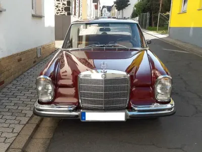 Gebraucht Mercedes 250 131 PS (96 kW) 1966 Rot Limousine