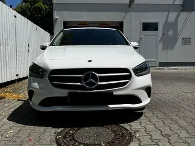 Gebraucht Mercedes B180 136 PS (100 kW) 2022 Weiß Kleinwagen