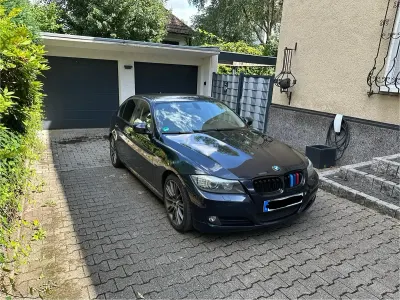 Gebraucht BMW 318 143 PS (105 kW) 2009 Blau Limousine