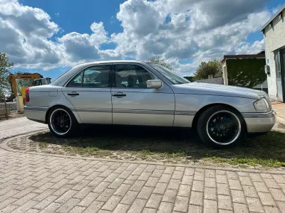 Gebraucht Mercedes C180 122 PS (89 kW) 1995 Grau Limousine