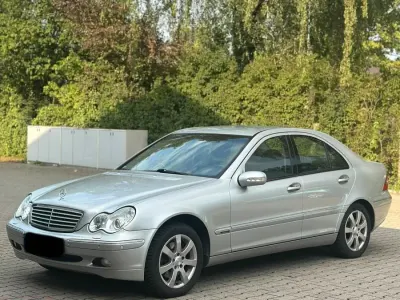 Gebraucht Mercedes C240 Elegance 170 PS (125 kW) 2003 Silber Limousine