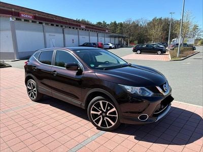 Gebraucht Nissan Qashqai Acenta 116 PS (85 kW) 2015 Schwarz SUV