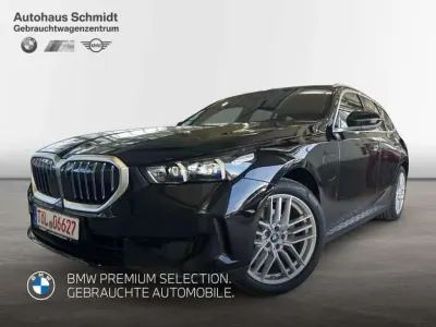 Gebraucht BMW 530e Comfort Edition 190 PS (139 kW) 2024 Saphirschwarz Kombi