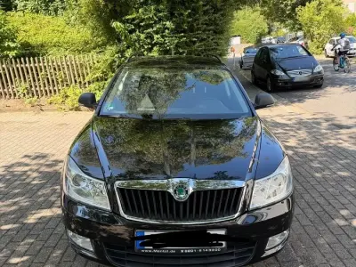 Gebraucht Skoda Octavia Fun 105 PS (77 kW) 2012 Schwarz Kombi