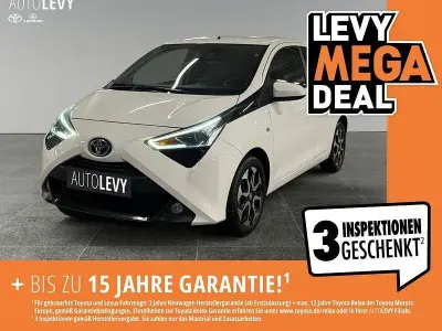 Second-hand Toyota Aygo X-play 72 CP (52 kW) 2018 Alb Hatchback